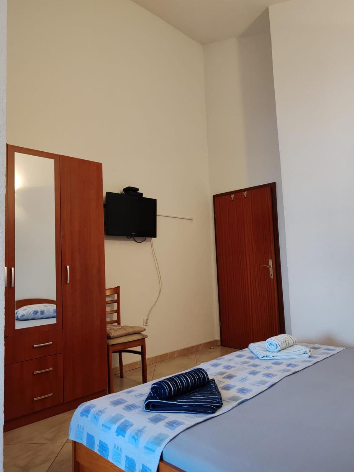 Apartments Markotic Клек Екстериор снимка